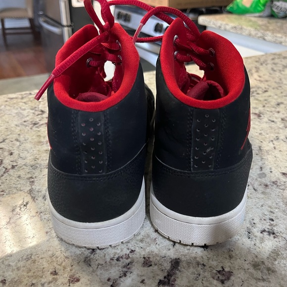 Nike Air Jordan Executive GS Black Red High Top Shoes 820240-001 Men Size 11.5 - Picture 3 of 4